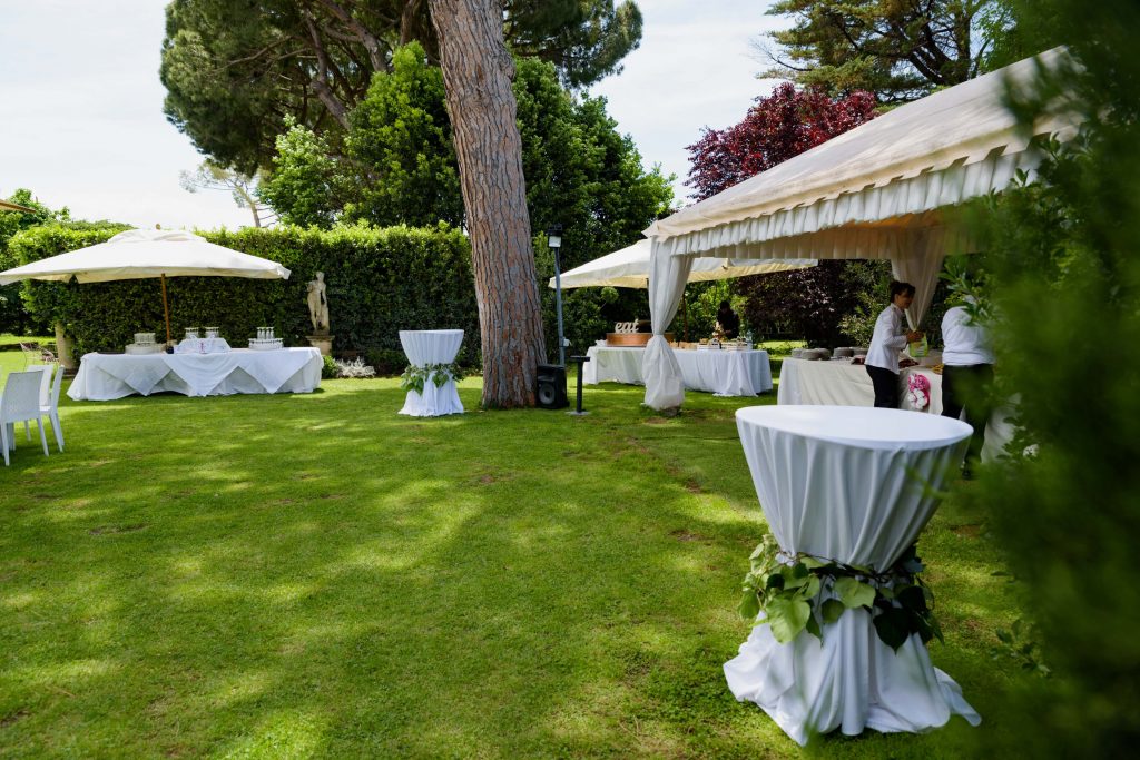 Giardino di Villa Gianni allestito a buffet