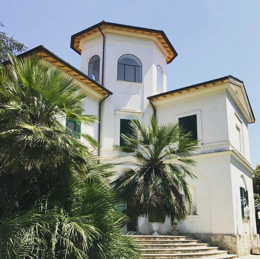 Torretta di Villa Gianni tra le palme